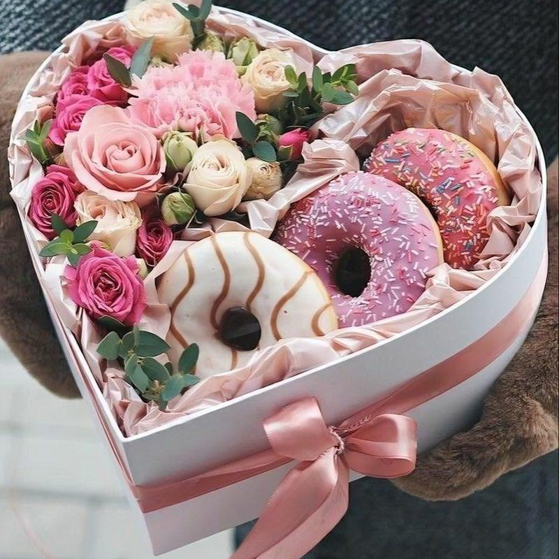 باکس گل رز و دونات اِلارُز